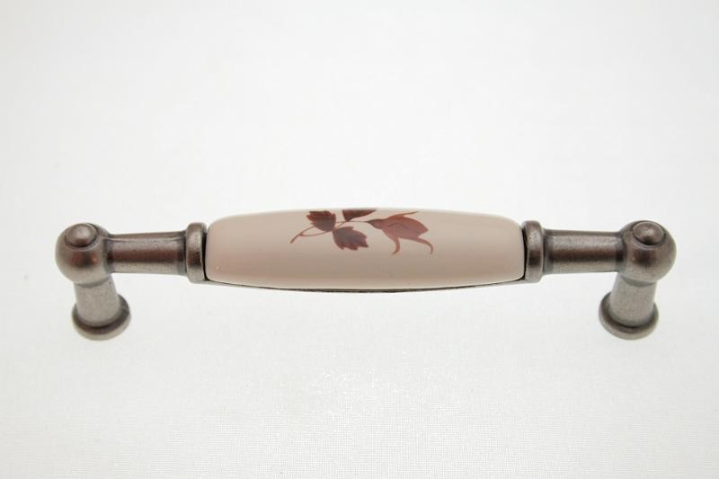Uchwyt meblowy porcelanowy UP21-11-MLK-2 porcelana + stare srebro, rozstaw 96mm, Gamet